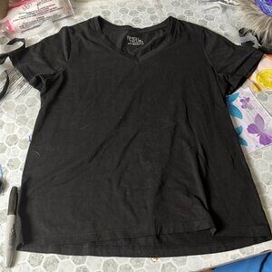 Time and Tru Medium Black Short Sleeve V Neck T Shirt